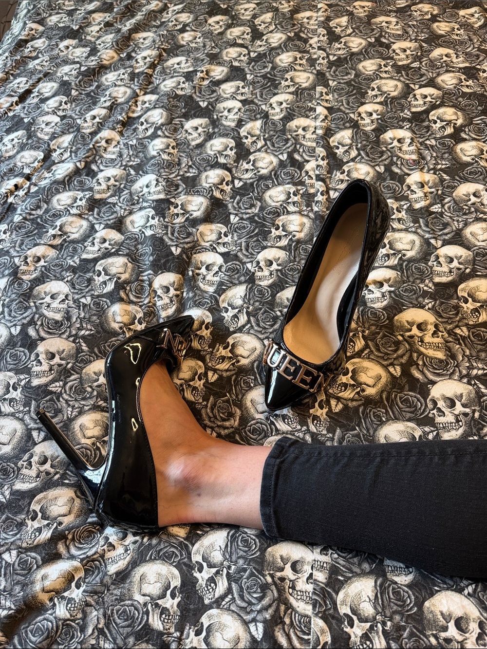 Black Patent Pointed-Toe Heels with Gold Metal QUEEN on both shoes Sz 8